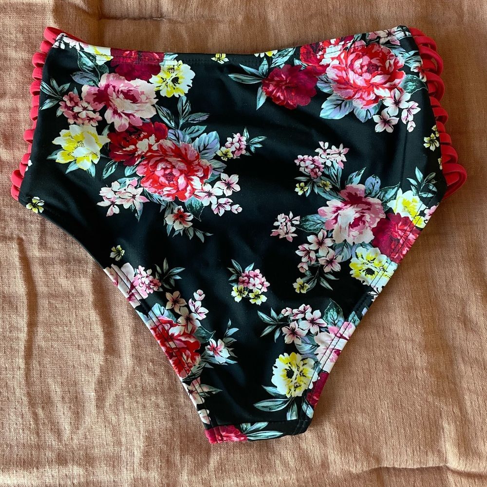 NWT Decree Floral HighWaist Cheeky Bikini bottom swimwear XS - Picture 3 of 3